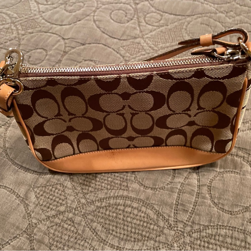 COACH Demi Hampton Shoulder Bag - Picture 3 of 11